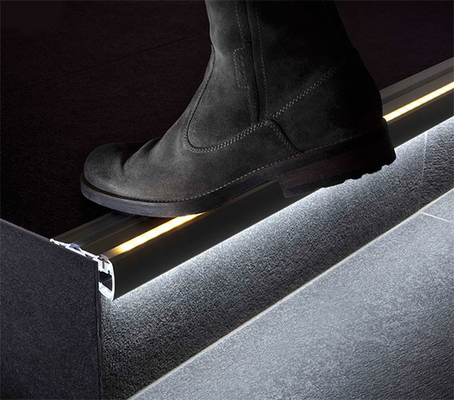 Goede prijs Van de LEIDENE van de de Profielenstrook Aluminiumuitdrijving de Trap die van de de Verlichtingstrede voor de Staplicht van het Bioskooptheater besnuffelen online