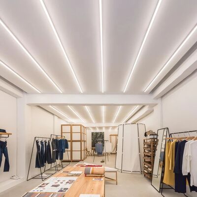 Gecoate met straling PMMA LED-strook Aluminiumprofiel W18.0 × H15.3 mm met zandblaas-oxidering voor lichtdiffusie