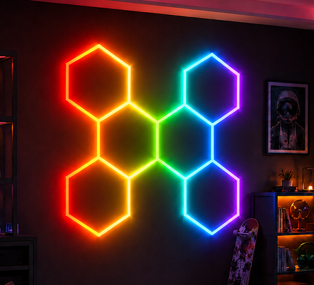 Goede prijs RGB LED Hexagon Light Modulair plafondverlichtingssysteem voor garage Gym Workshop Office Connectable Honeycomb LED Hex Light Panels online