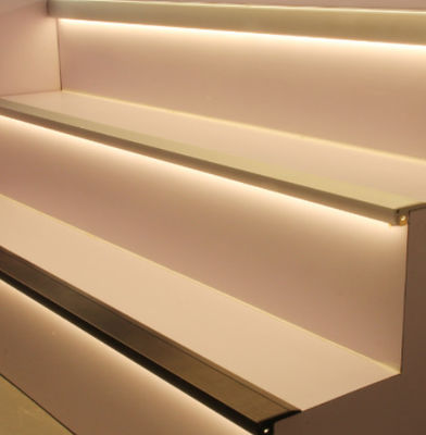 Trede Geleide de Profielentrap die van de Aluminiumuitdrijving voor de Staplicht van het Bioskooptheater besnuffelen